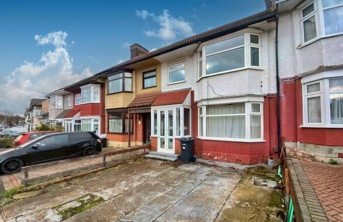 3 Bedroom Terraced House To Rent In Springfield Drive, Ilford, East London IG2