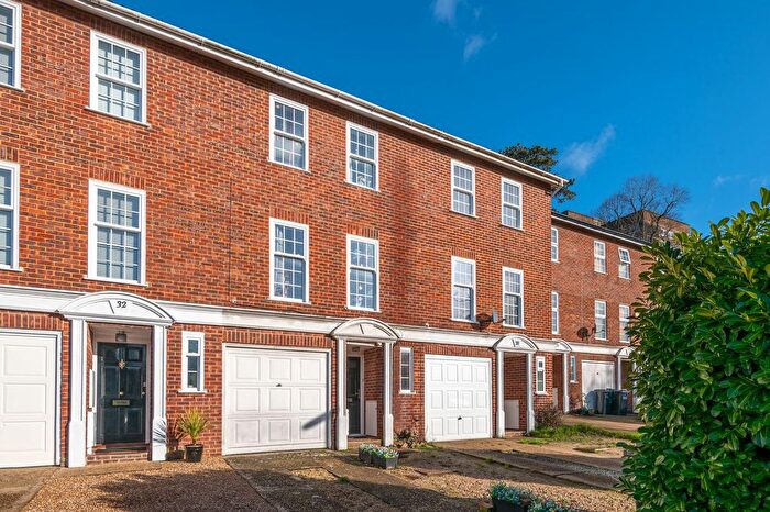 3 Bedroom Town House For Sale In Furze Close, Redhill, RH1