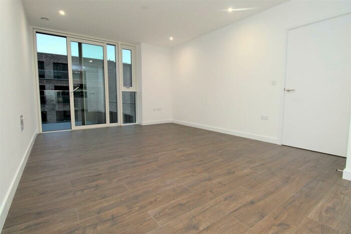 1 Bedroom Apartment To Rent In Hartington's Court, N4