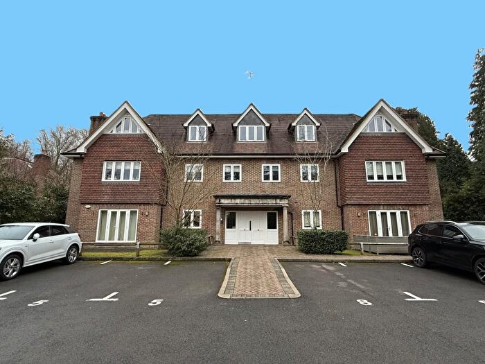 2 Bedroom Flat For Sale In Sunningdale, Surrey, SL5