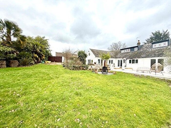 2 Bedroom Bungalow To Rent In Bulls Cross Ride, Waltham Cross, EN7