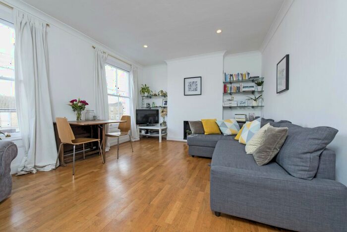 2 Bedroom Apartment To Rent In Auckland Road, SW11