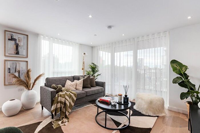 2 Bedroom Apartment To Rent In Quest House, Escapade Place, London, E14