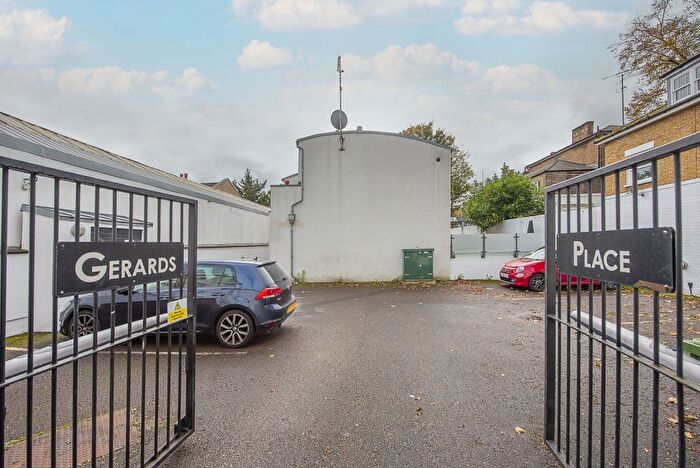 2 Bedroom Flat To Rent In Gerards Place, London, SW4