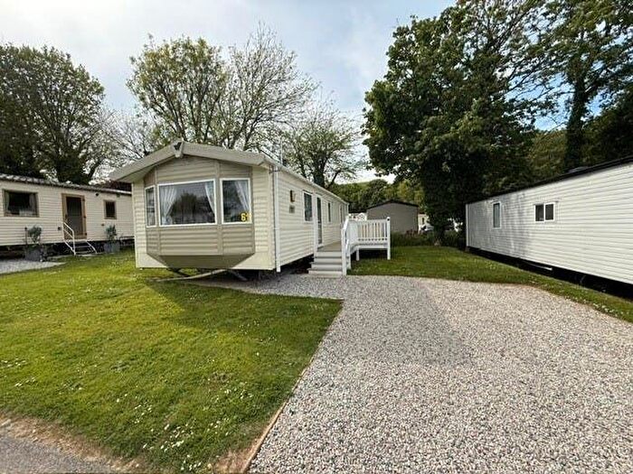 2 Bedroom Mobile/park Home For Sale In Crantock, Newquay, TR8