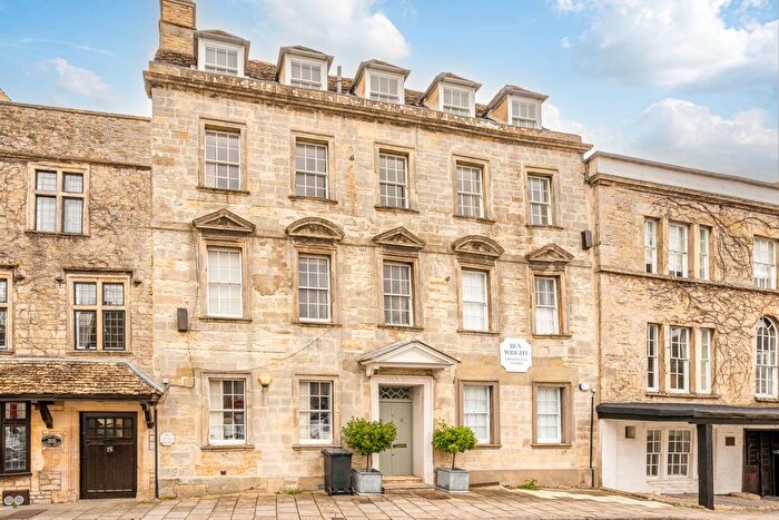 2 Bedroom Flat To Rent In Market Place, Tetbury, GL8