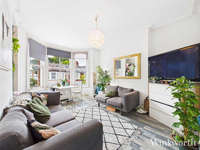 2 Bedroom Flat To Rent In Shalimar Road, London, W3