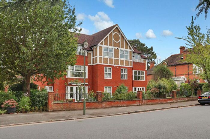 2 Bedroom Flat For Sale In Foley Mews, Claygate, KT10