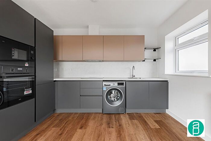1 Bedroom Flat To Rent In Montague Road, London, SW19