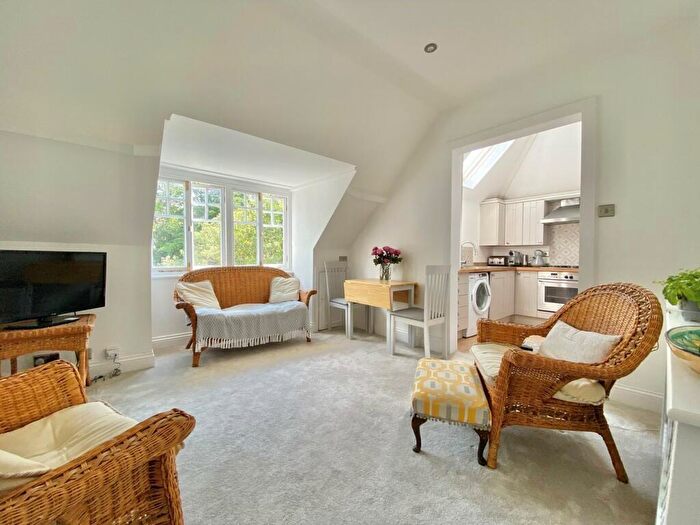 2 Bedroom Flat To Rent In West Overcliff Drive, Bournemouth, BH4