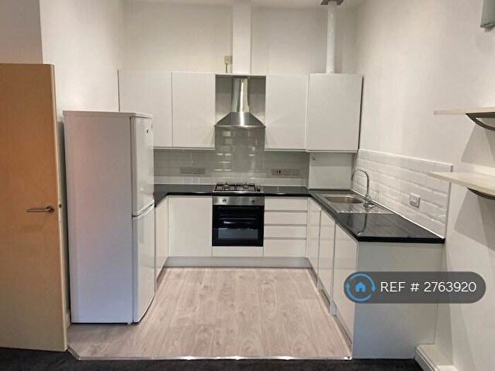 2 Bedroom Flat To Rent In Alexandra Park House, Manchester, M16