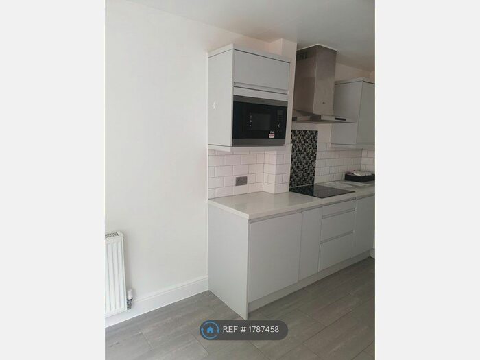 3 Bedroom Semi-Detached House To Rent In Sheldon Way, Larkfield, Aylesford, ME20