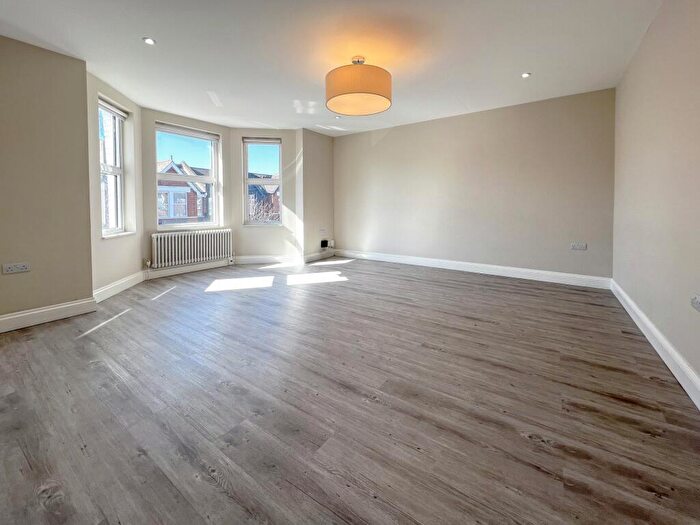 2 Bedroom Flat To Rent In Larch Road, Crickewood, NW2