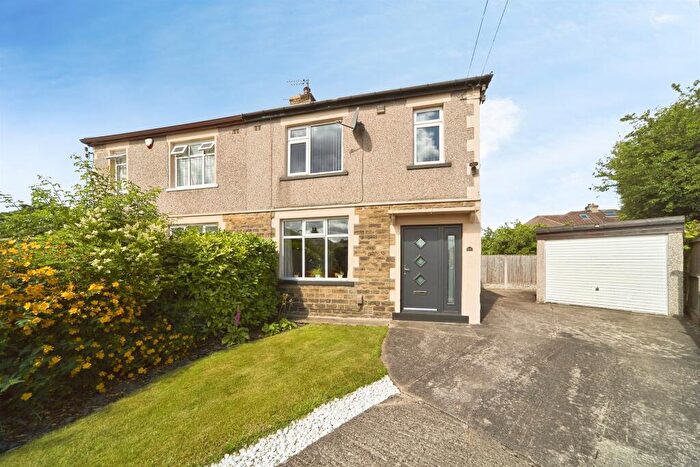 3 Bedroom Semi-Detached House For Sale In Pullan Grove, Bradford, BD2