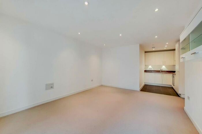2 Bedroom Flat To Rent In Saffron Central Square, East Croydon, Croydon, CR0