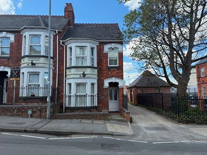 2 Bedroom Block Of Flats For Sale In Victoria Road, Old Town, Swindon, SN1