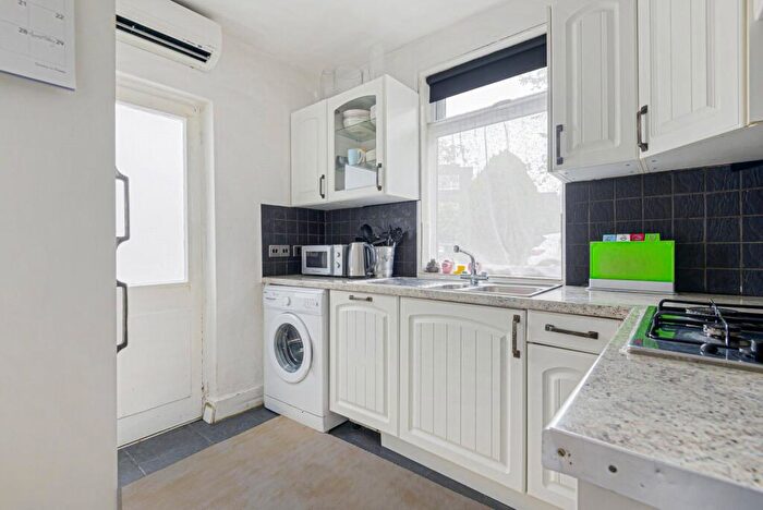 2 Bedroom Bungalow To Rent In The Ridgeway, Walton-On-Thames, KT12