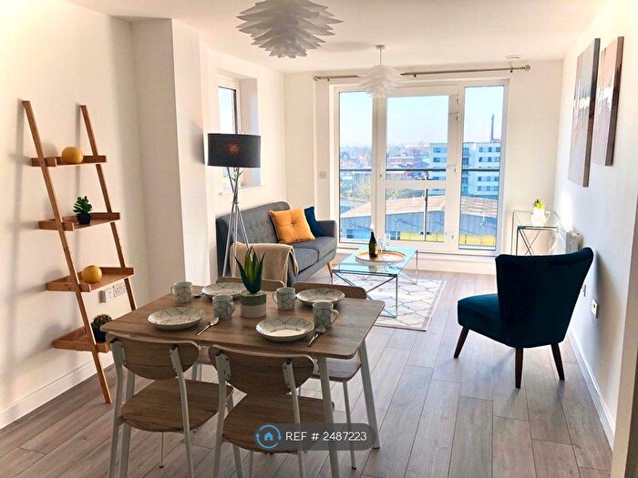 2 Bedroom Flat To Rent In The Junction, Slough, SL2