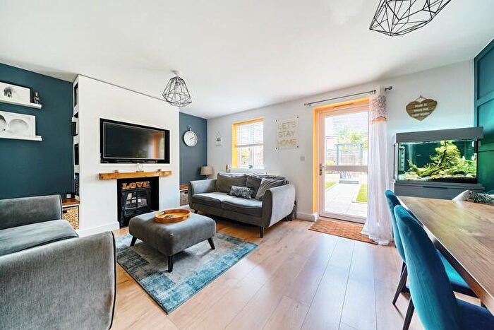 3 Bedroom Duplex For Sale In Langwood Drive, Horley, Surrey, RH6