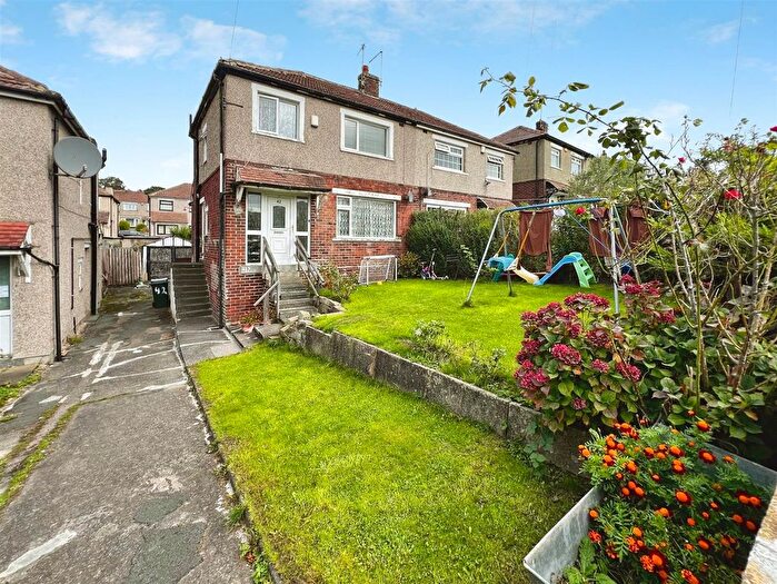 3 Bedroom Semi-Detached House For Sale In Ashbourne Way, Bradford, Dt, BD2