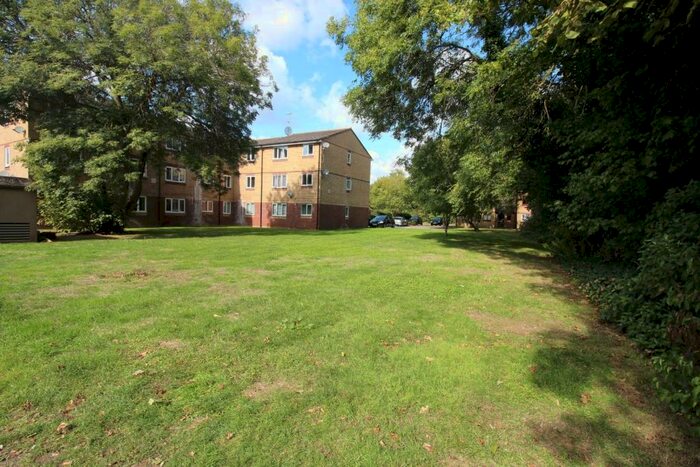 2 Bedroom Flat To Rent In Shortlands Close, Belvedere, DA17