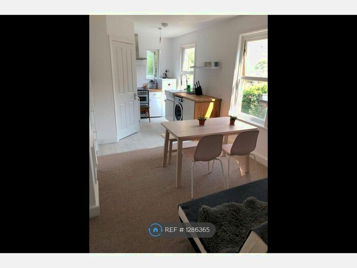 3 Bedroom Flat To Rent In Upper Roxborough Road, Harrow HA1