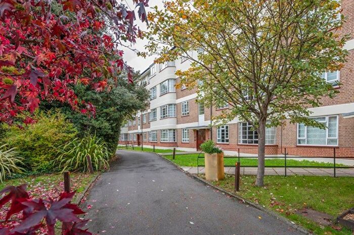 3 Bedroom Flat To Rent In Edge Hill, Wimbledon, SW19