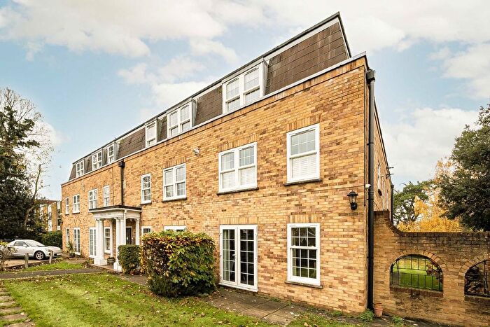 1 Bedroom Flat To Rent In St. James's Road, St James's Road, TW12