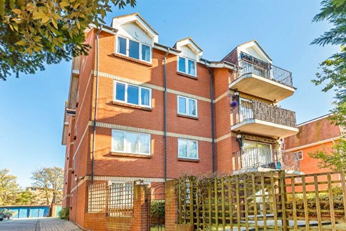 2 Bedroom Flat To Rent In The Downs, London, SW20