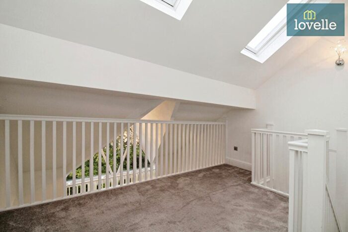 2 Bedroom Flat For Sale In Grosvenor Crescent, Grimsby, DN32