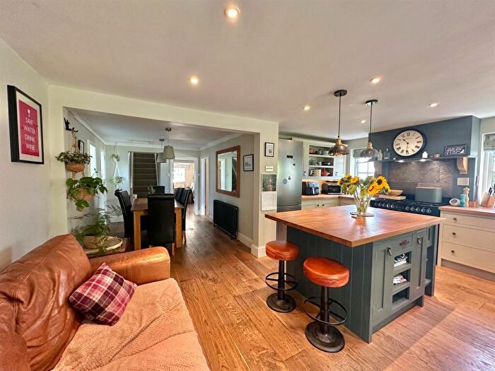 3 Bedroom Semi-Detached House For Sale In The Green, Reaseheath, Cheshire, CW5 - Photo 2