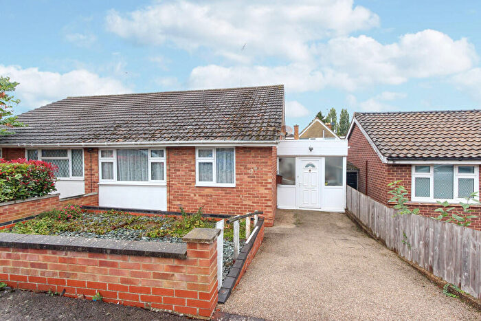 2 Bedroom Semi-Detached Bungalow For Sale In Warwick Road, Wellingborough, NN8