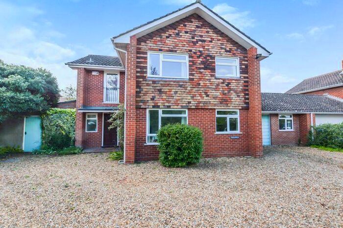 4 Bedroom Link Detached House For Sale In Stratford Road, Stratford-sub-Castle ***Video Tour***, SP1