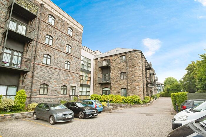 2 Bedroom Flat For Sale In Lloyd George Avenue, Cardiff, CF10