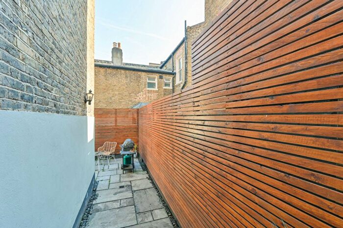 2 Bedroom Flat To Rent In .Effra Road, Brixton, London, SW2