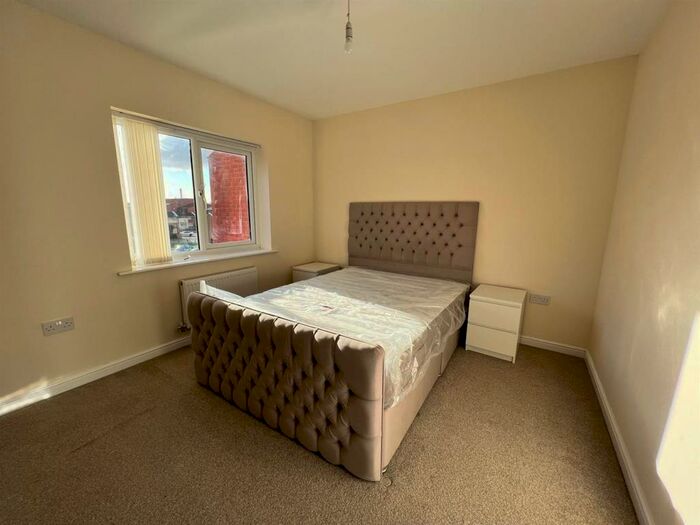 2 Bedroom Flat To Rent In Stockport Road, Manchester, M13