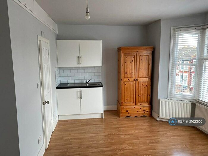 Studio To Rent In Cranbrook Park, London, N22