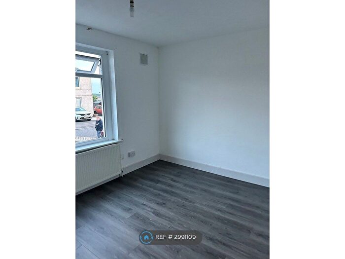 2 Bedroom Flat To Rent In Hunter St, Shotts, ML7