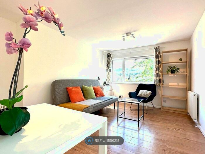 2 Bedroom Flat To Rent In Oxgangs Crescent, Edinburgh, EH13