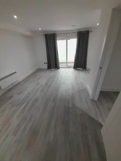 1 Bedroom Flat To Rent In High Street, Snakes Hill, Brentwood, CM14