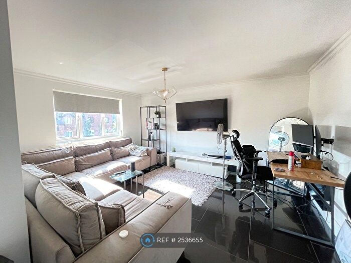 2 Bedroom Flat To Rent In Porter Close, Grays, RM20