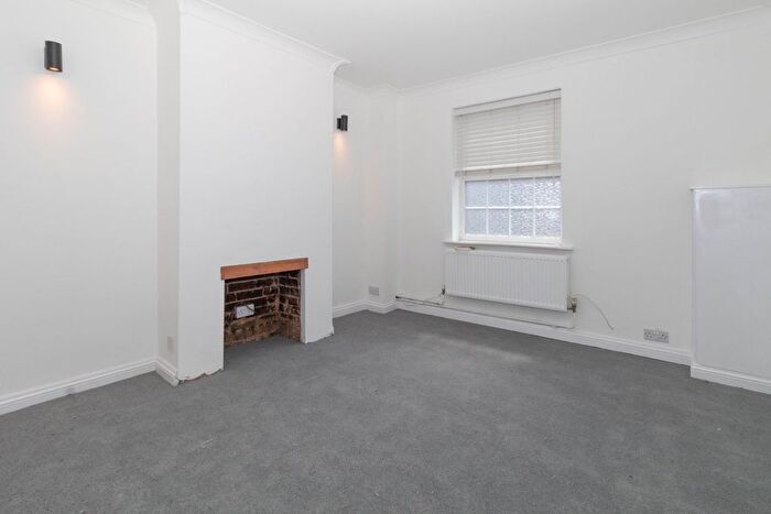 2 Bedroom Cottage To Rent In Church Street, Biggleswade, SG18