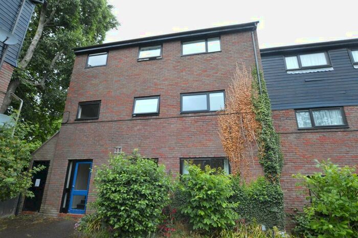 2 Bedroom Flat To Rent In Howard Agne Close, Hemel Hempstead, HP3