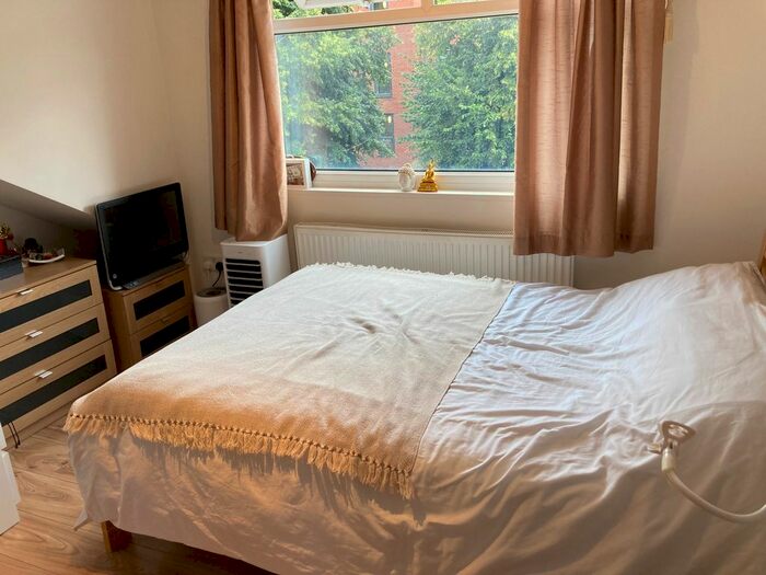 1 Bedroom Flat To Rent In Very Near Off Eccleston Road Area, Ealing West, W13