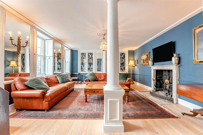 2 Bedroom Apartment For Sale In High Street, West Malling, ME19
