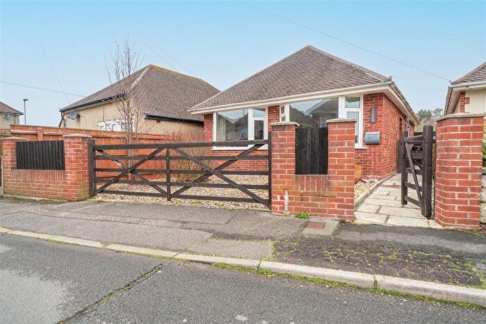 2 Bedroom Bungalow For Sale In Heathwood Road, Weymouth, DT4