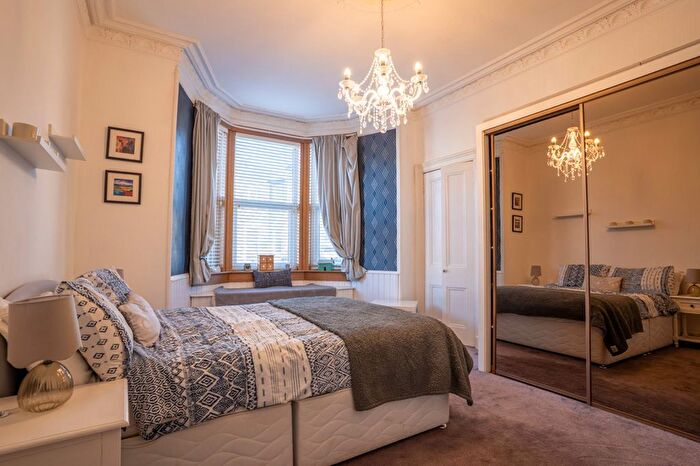 2 Bedroom Flat For Sale In Dewar Street, Dunfermline, KY12