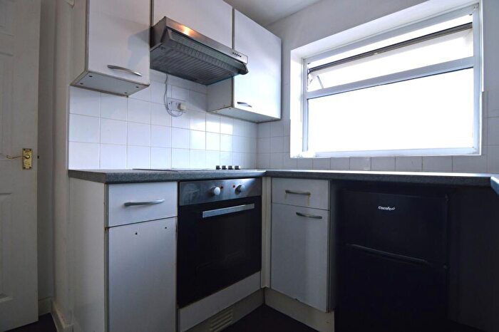 2 Bedroom Apartment To Rent In Simon Close, Nuneaton, CV11
