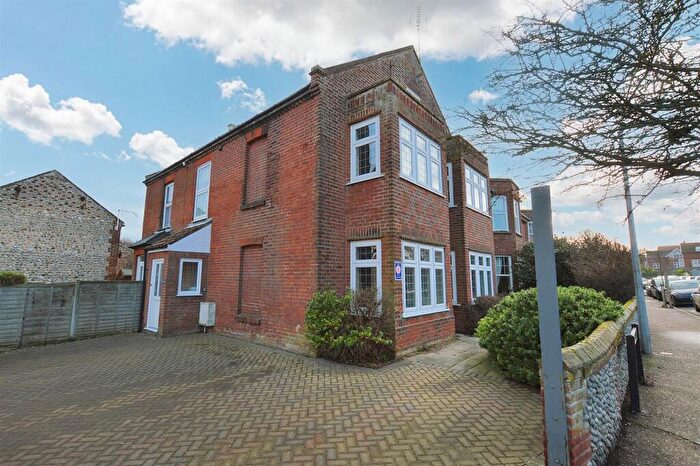 4 Bedroom Terraced House For Sale In The Driftway, Sheringham, NR26