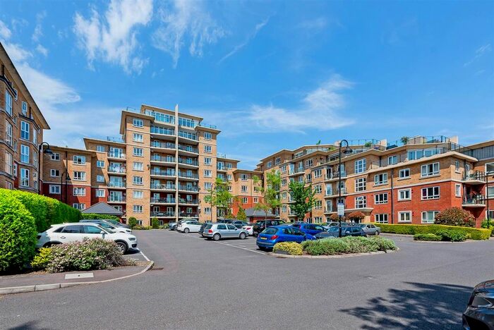 3 Bedroom Flat To Rent In Glebelands Close, Finchley, London, N12